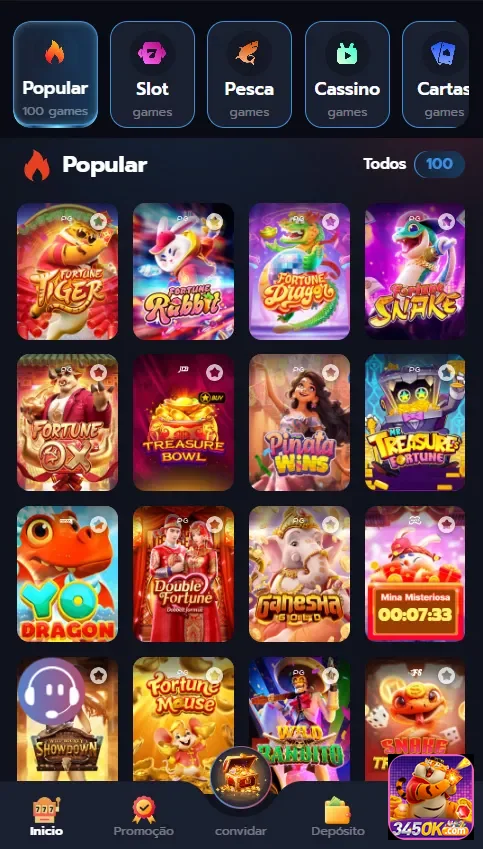 Usuário jogando em smartphone na plataforma 345ok